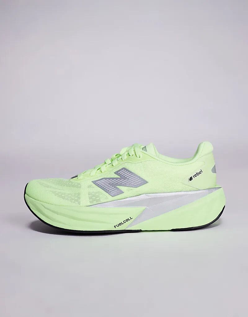 Женские кроссовки для бега New Balance Fuelcell Rebel v5 в цвете «Volt Yellow» — фото 2
