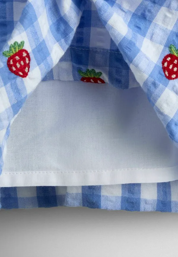 Платье-Рубашка в клетку с квадратным вырезом и оборками, стандартного кроя. Jojo Maman Bébé, Blue Gingham Strawberry — фото 4