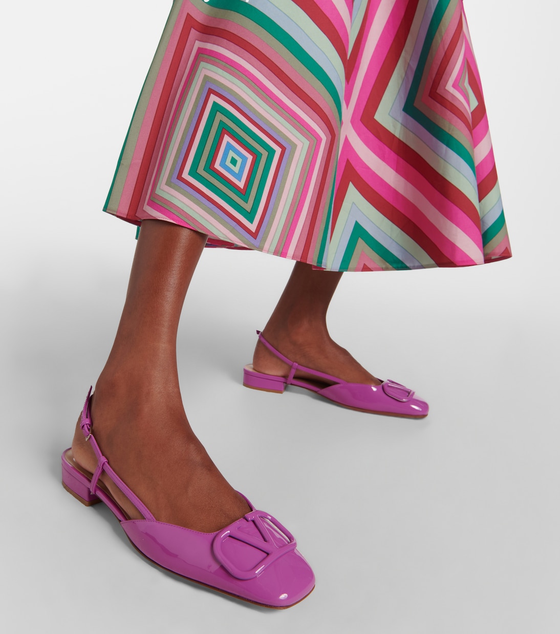 Туфли-лодочки из лакированной кожи VLogo Signature Valentino Garavani, Vivid Violet — фото 4