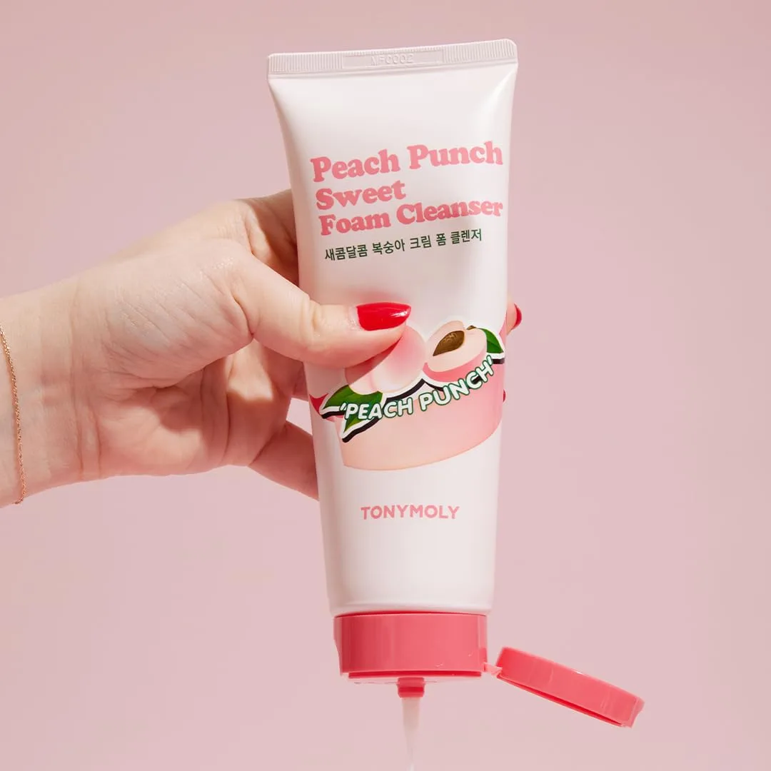 Набор TONYMOLY «Летние фрукты»: пенка для умывания «Персиковый пунш», крем для рук «Клубника», легкий и увлажняющий крем для рук с экстрактом клубники и маслом ши для всех типов кожи.