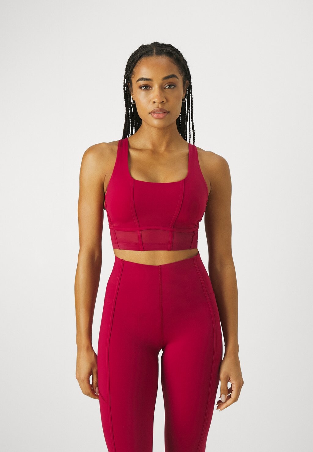 

Спортивный бюстгальтер средней поддержки POWER CONTOUR CORSET Sweaty Betty, цвет vamp red