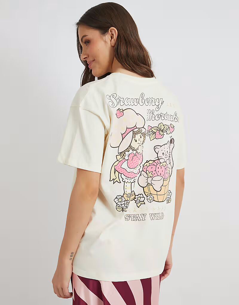 

Футболка Skinnydip London Strawberry Shortcake Stay Wild цвета экрю