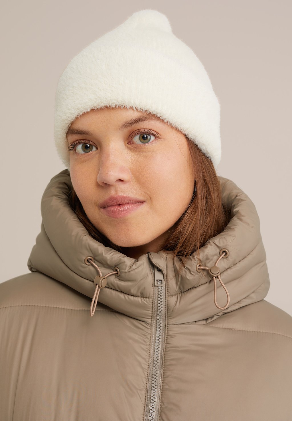 

Шапка WE Fashion, белый
