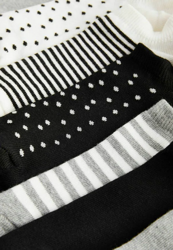 

7 пар кроссовок в упаковке Next, Black White Mix Print