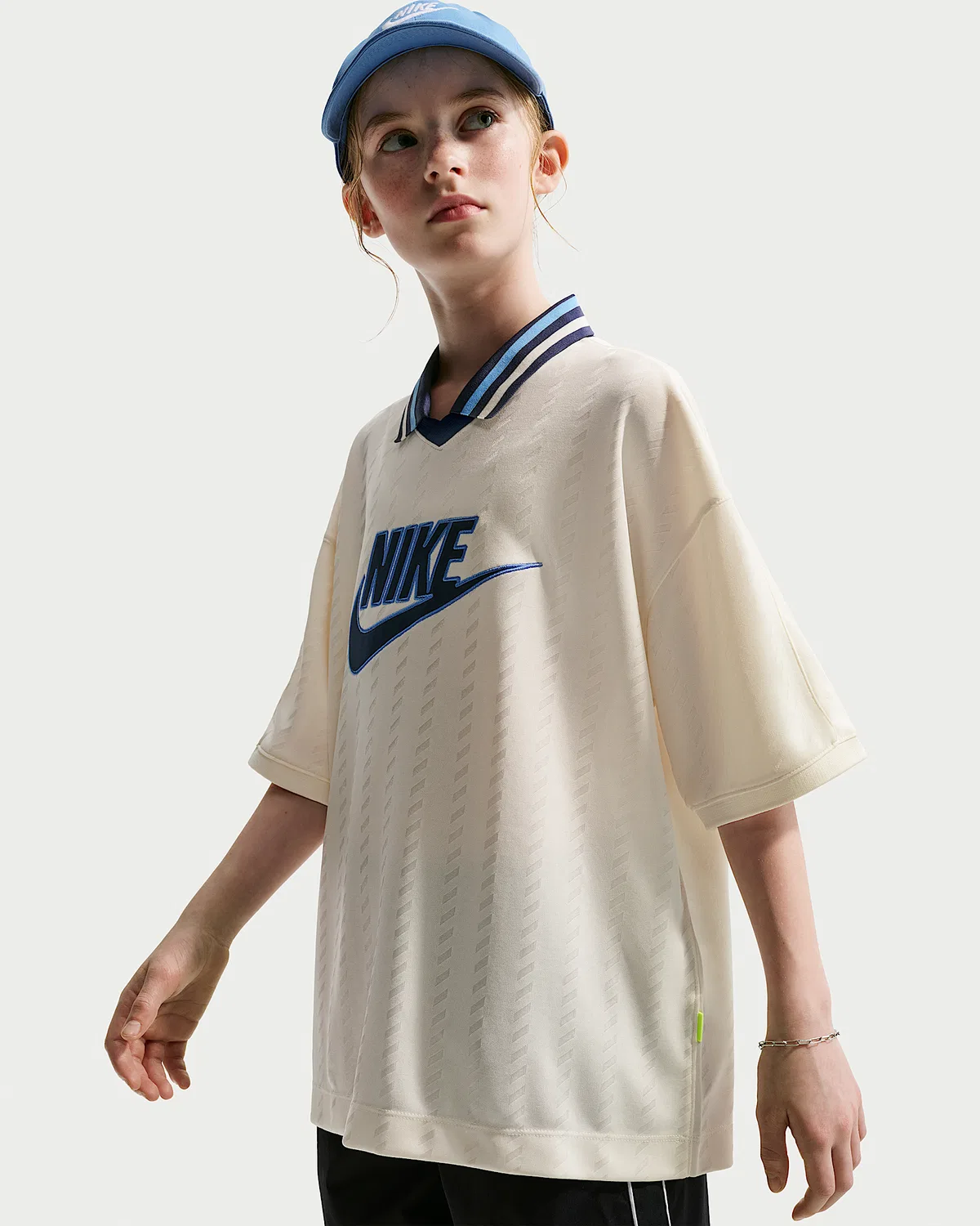 Детская футболка с коротким рукавом Nike Sportswear, Soft Pearl/Midnight Navy/University Blue/Midnight Navy — фото 2