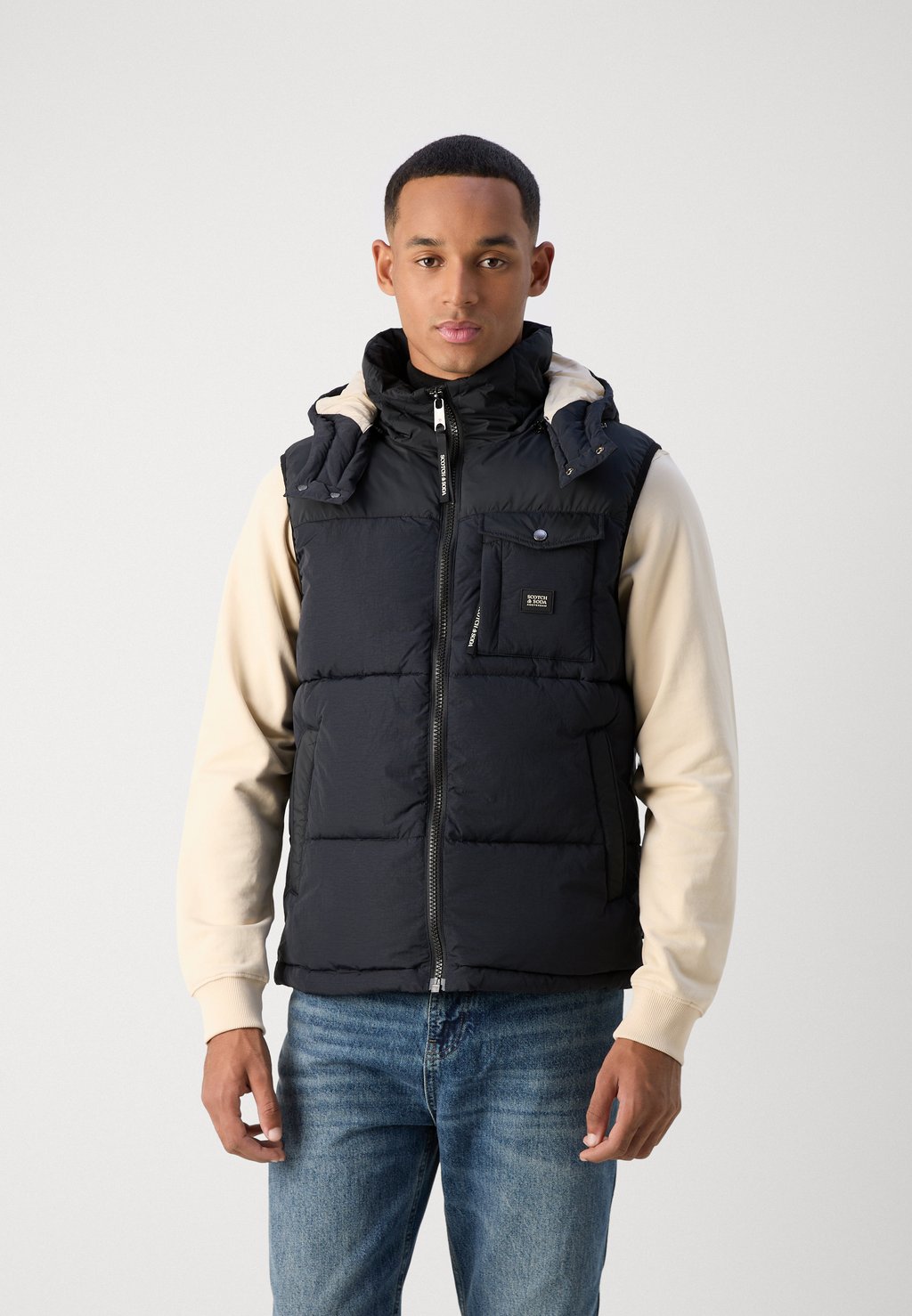 

Жилет QUILTED HOODED VEST Scotch & Soda, черный