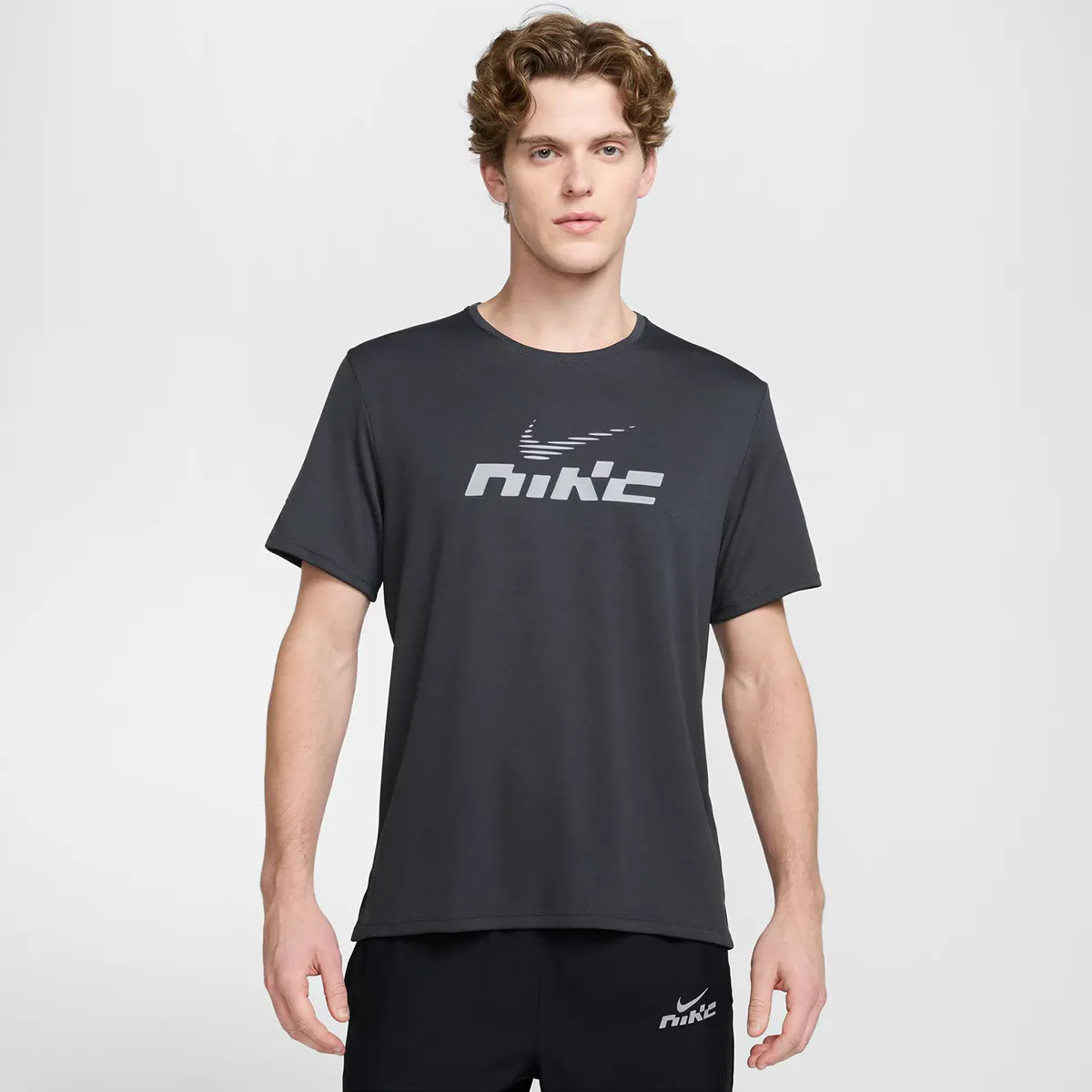 

Футболка Nike Men's DF UV Miler Flash, темно-серый