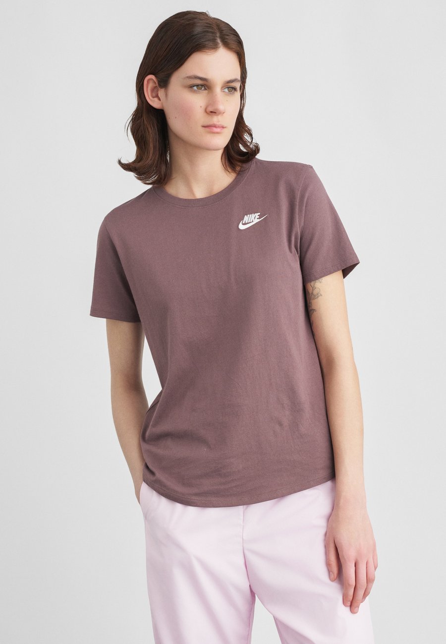 

Футболка Nike Sportswear CLUB TEE, Tattoo/Brown, Коричневый, Футболка Nike Sportswear CLUB TEE, Tattoo/Brown