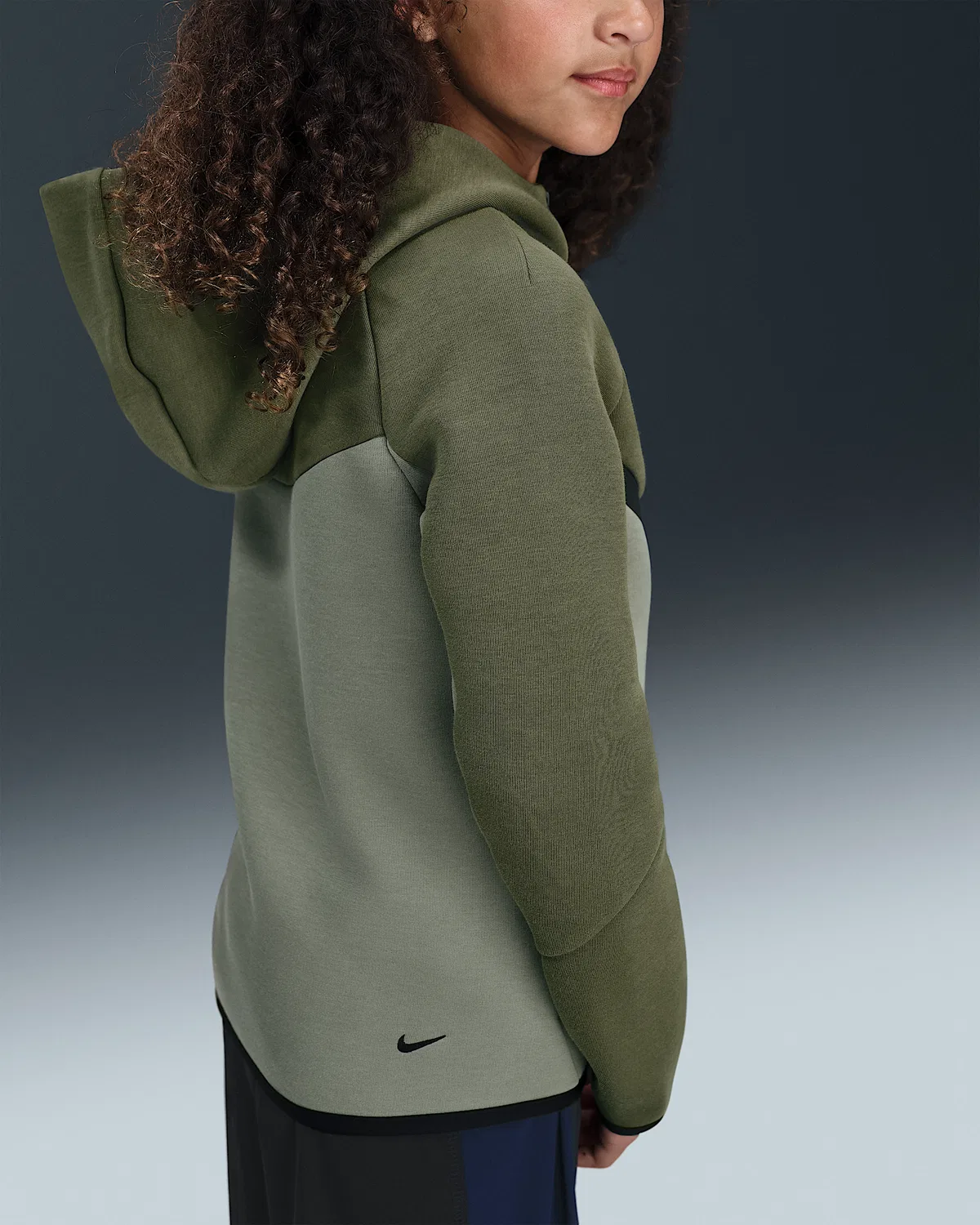 Детская худи Nike Sportswear Tech Fleece на молнии, Medium Olive/Light Army/Black/Black — фото 4