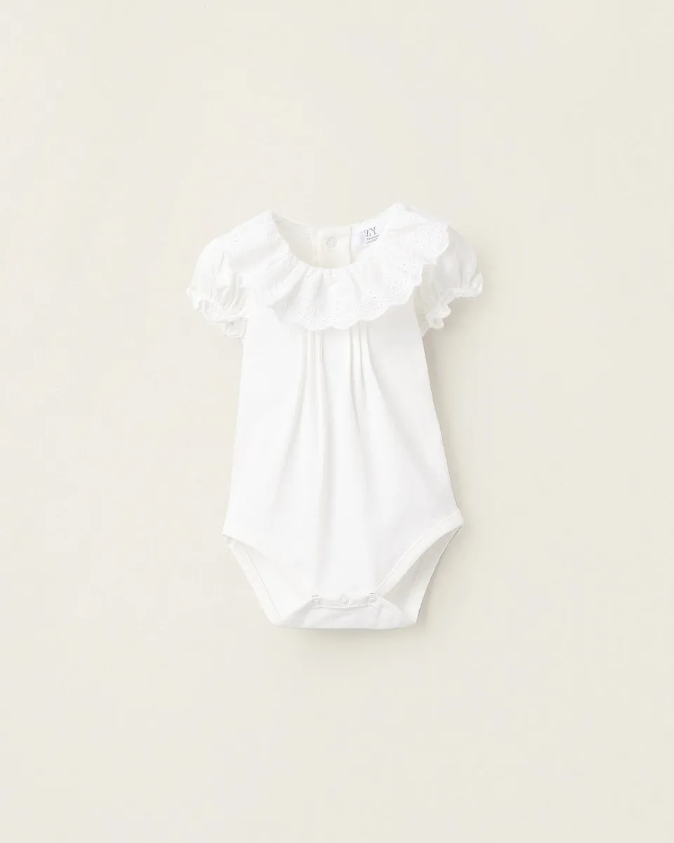 

Боди для маленькой девочки с оборками и английской вышивкой на кнопках Zippy, белый