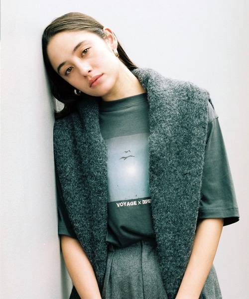 

Футболка с принтом, коллаборация с проектом VOYAGE DISPATCHER NO.8, темно-серый