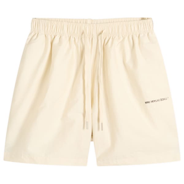 

Шорты Mki с цветочным рисунком, выполненным в технике выстиранной краски, представлены в конце Mki Miyuki-Zoku, Bone