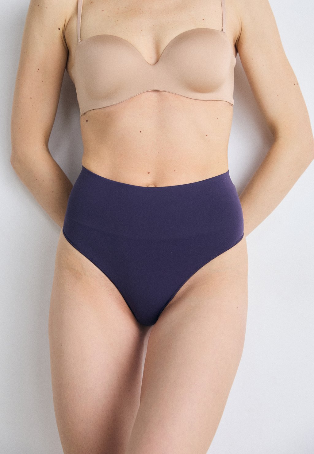 

Корректирующее белье EVERYDAY THONG Spanx, темно-фиолетовый