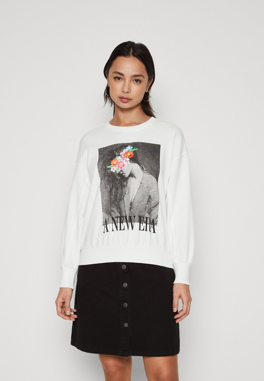 

Толстовка ONLHANNA EMBROIDERY O NECK ONLY Petite, крем