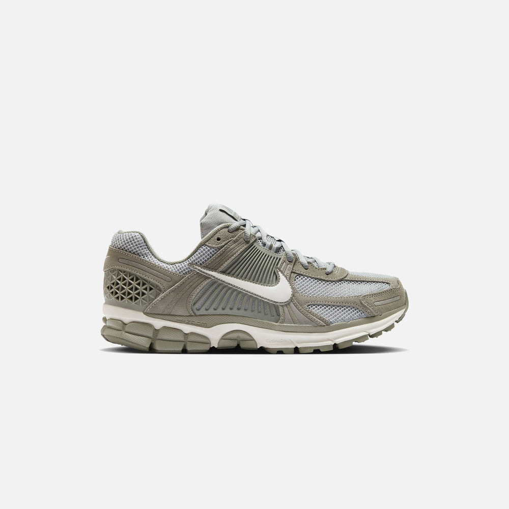

Кроссовки Nike Zoom Vomero 5, цвет Dark Stucco/Phantom/Light Smoke Grey