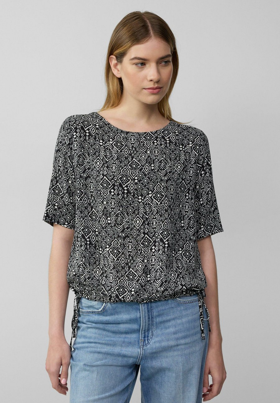 

Блуза s.Oliver GEMUSTERTES IM O-SHAPE MIT TUNNELZUG AM SAUM, Schwarz/Multi-Coloured