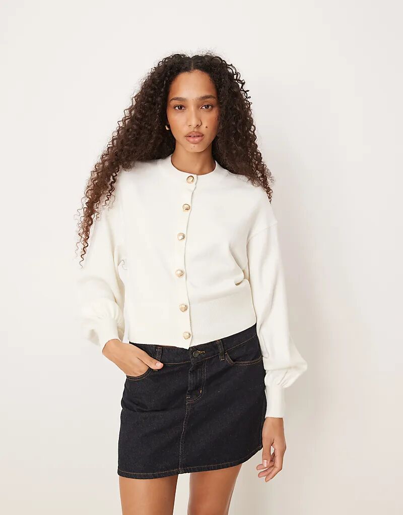 

Трикотажный структурированный кардиган ASOS DESIGN с круглым вырезом и золотыми пуговицами-ракушками кремового цвета