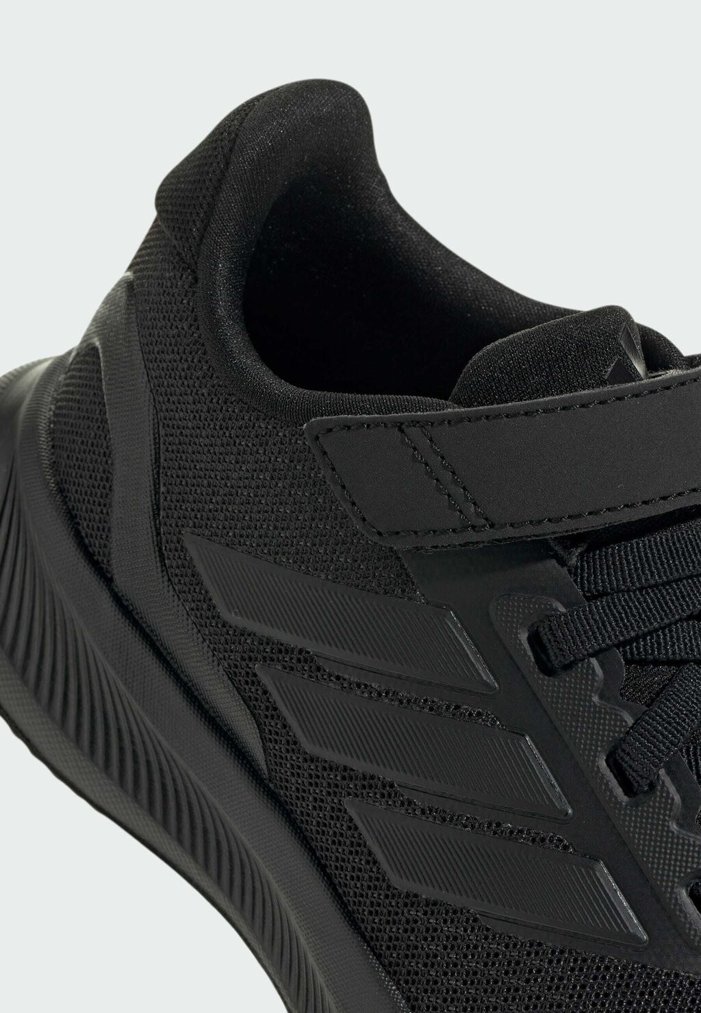 

Нейтральные кроссовки RUNFALCON 5 UNISEX adidas, черный