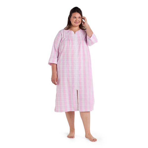 

Плюс сайз халат с длинной молнией в полоску Miss Elaine Essentials, цвет pink plaid
