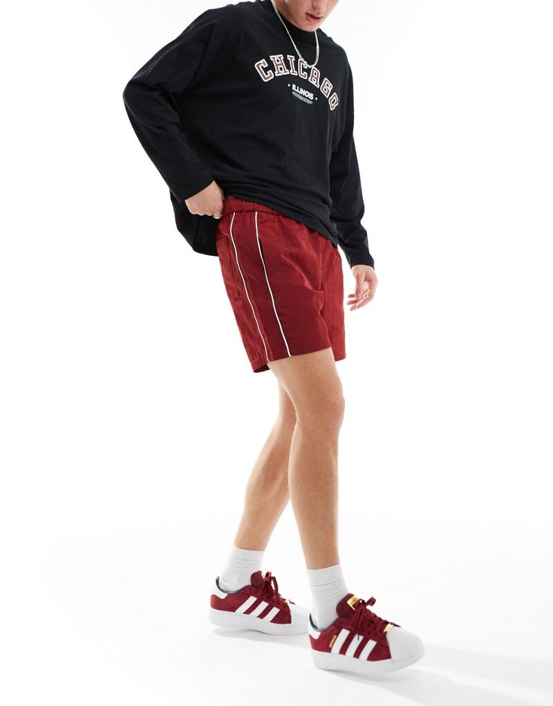 

Бордовые шорты узкого кроя из нейлона в рубчик ASOS DESIGN