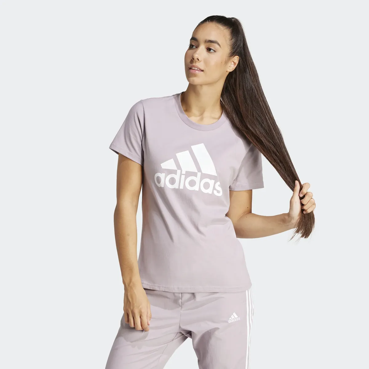 

Футболка Adidas Sportswear "LOUNGEWEAR ESSENTIALS LOGO", белый