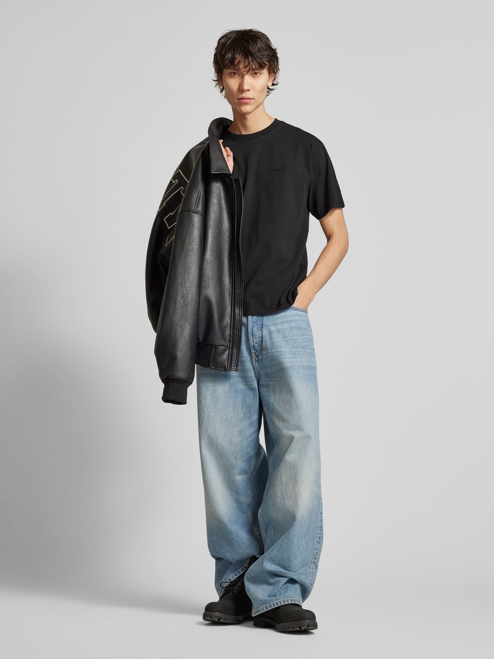 

Футболка с вышитой этикеткой Levi's, черный
