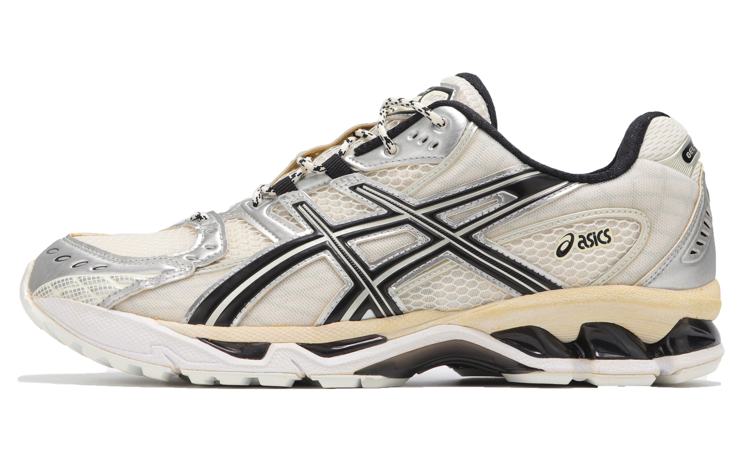 

GEL Nimbus 10.1 амортизирующие и дышащие низкие кроссовки для бега unisex ASICS, Ecru