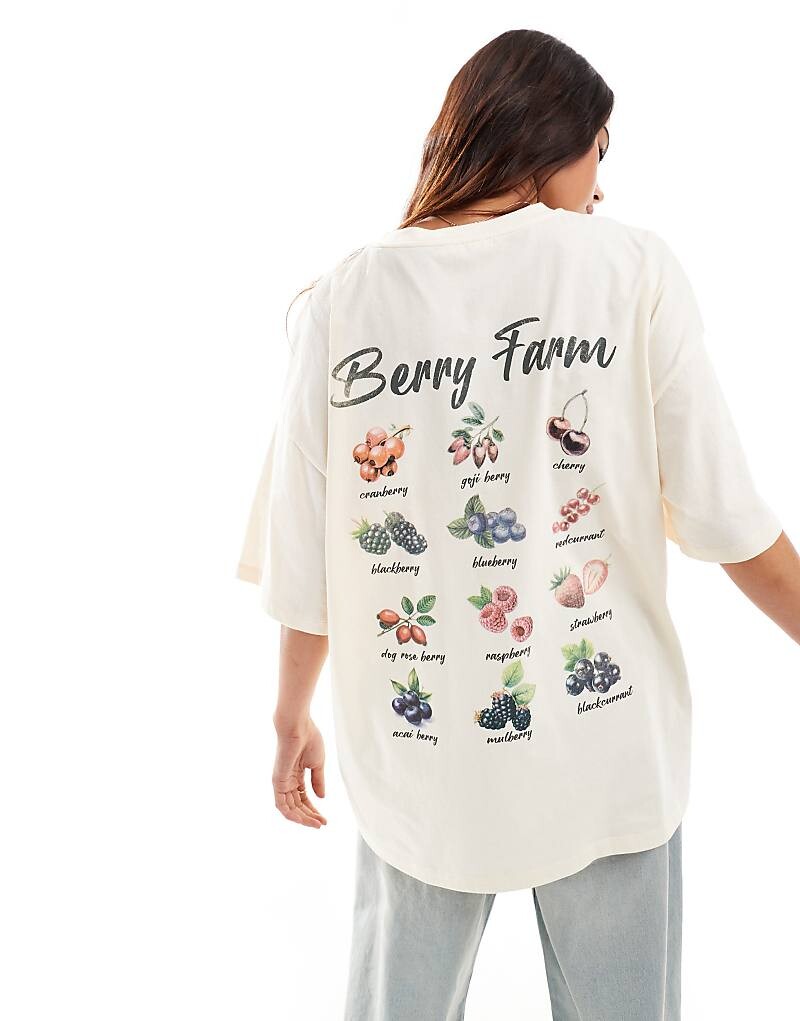 

Футболка оверсайз цвета экрю с ягодным рисунком ASOS DESIGN