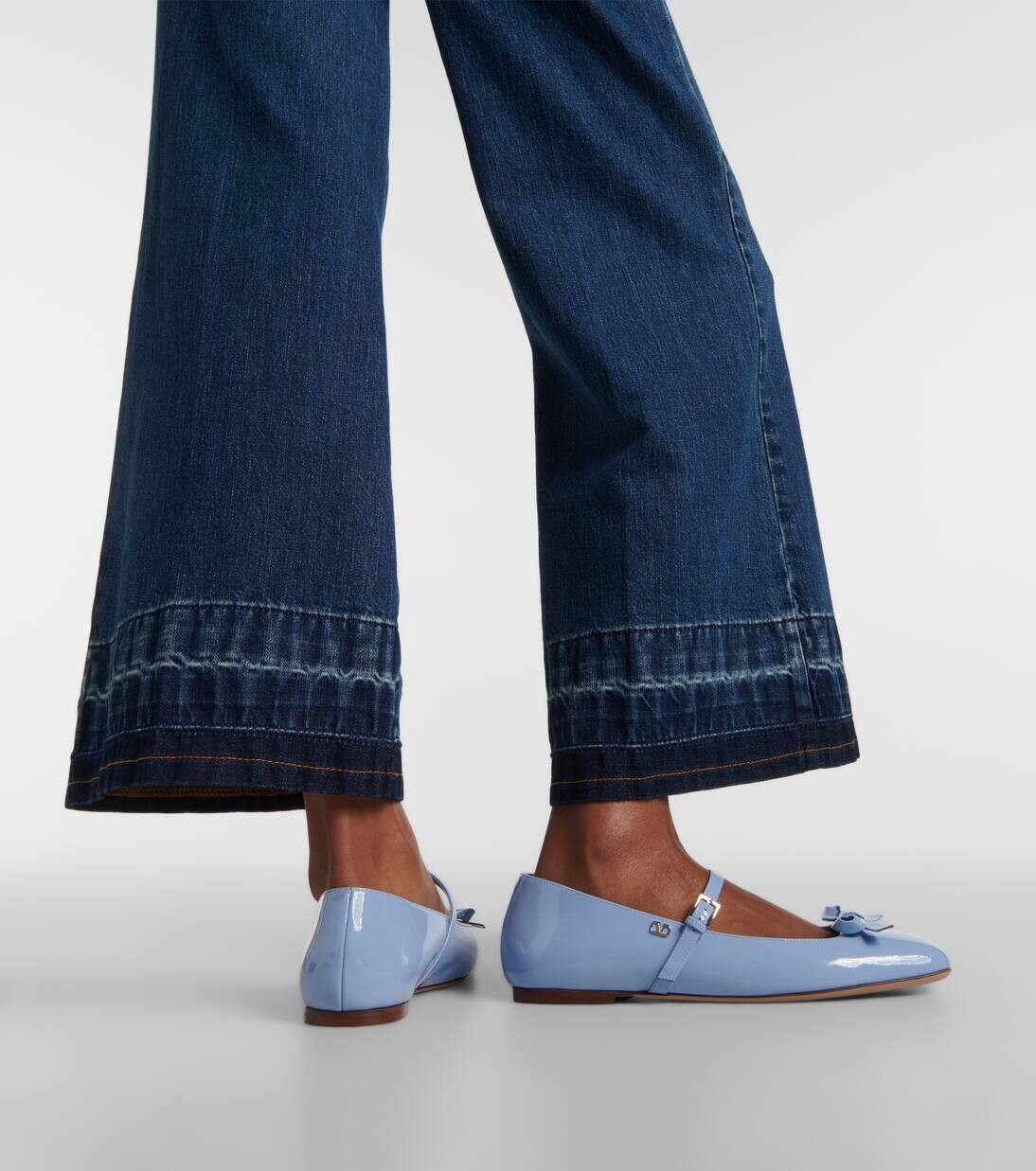 Туфли-лодочки «Мэри Джейн» из лакированной кожи Romance Bow Valentino Garavani, цвет popeline blue — фото 4