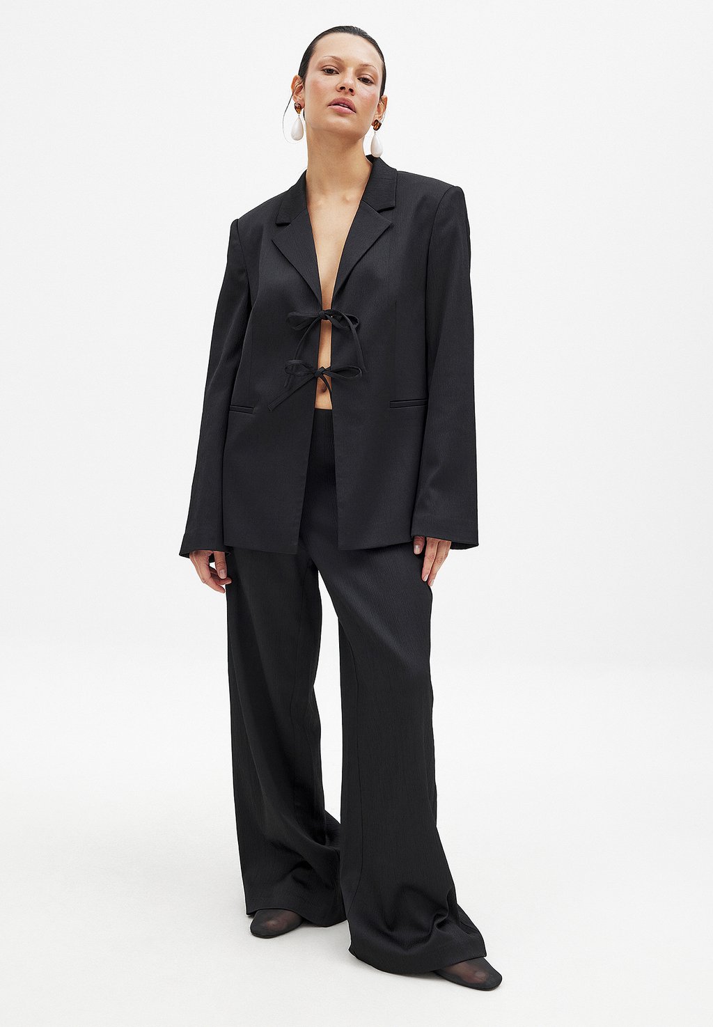 

Короткое пальто REGULAR STRUCTURED FRONT NA-KD, черный