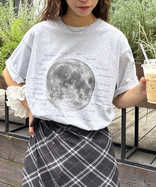 

Футболка унисекс с принтом "Лунный кратер и логотип Земли CIAOPANIC TYPY", серая