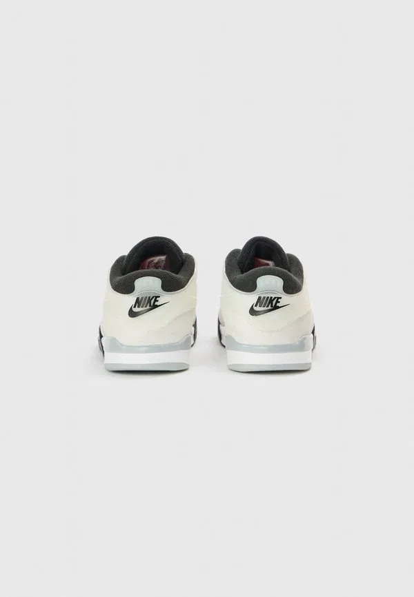 Кроссовки jordan 4 Jordan, White/Black/Light Smoke Grey — фото 3