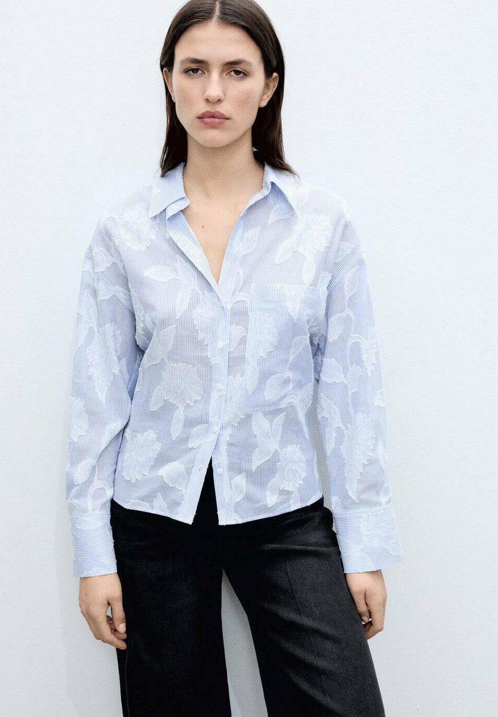 

Блузка на пуговицах YUNA Mango, светло-голубой