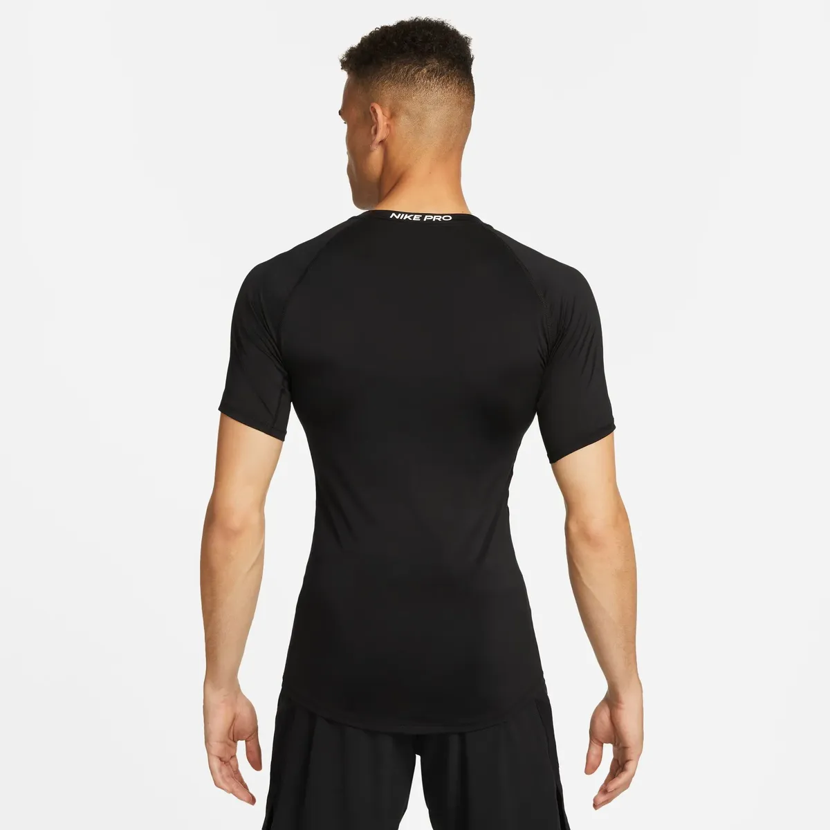 Тренировочная рубашка Nike "PRO DRI-FIT MEN'S TIGHT SHORT-SLEEVE TOP", белый — фото 2