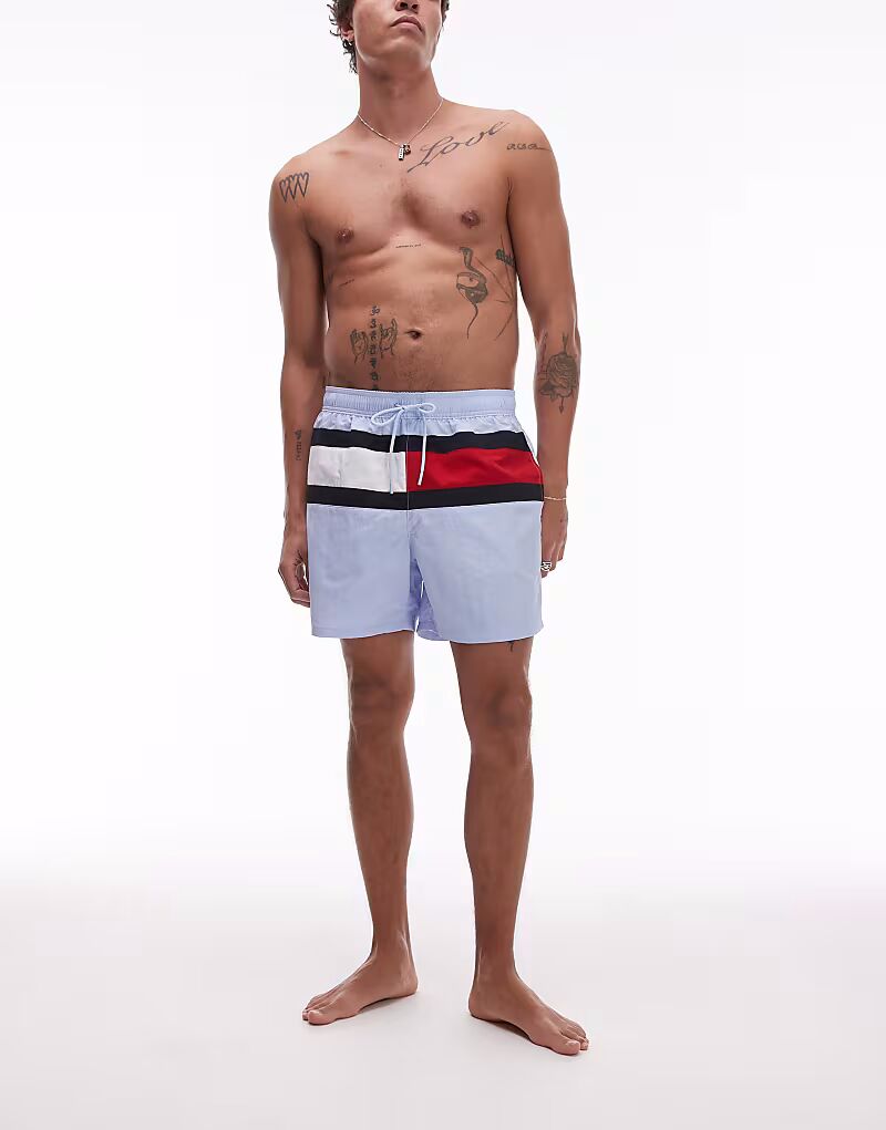 

Плавки-шорты Tommy Hilfiger с завязками и большим флагом бледно-голубого цвета