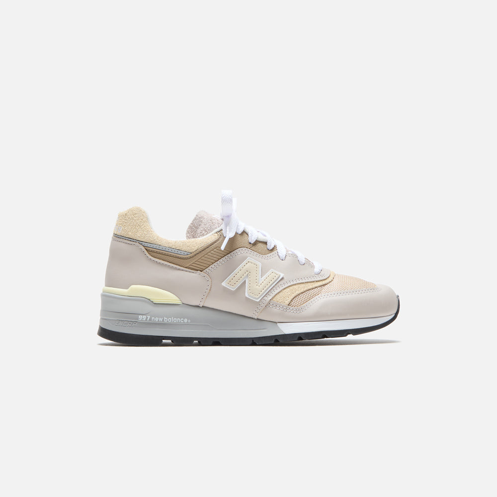 

Кроссовки New Balance Made in USA 997, цвет Moonrock/Driftwood
