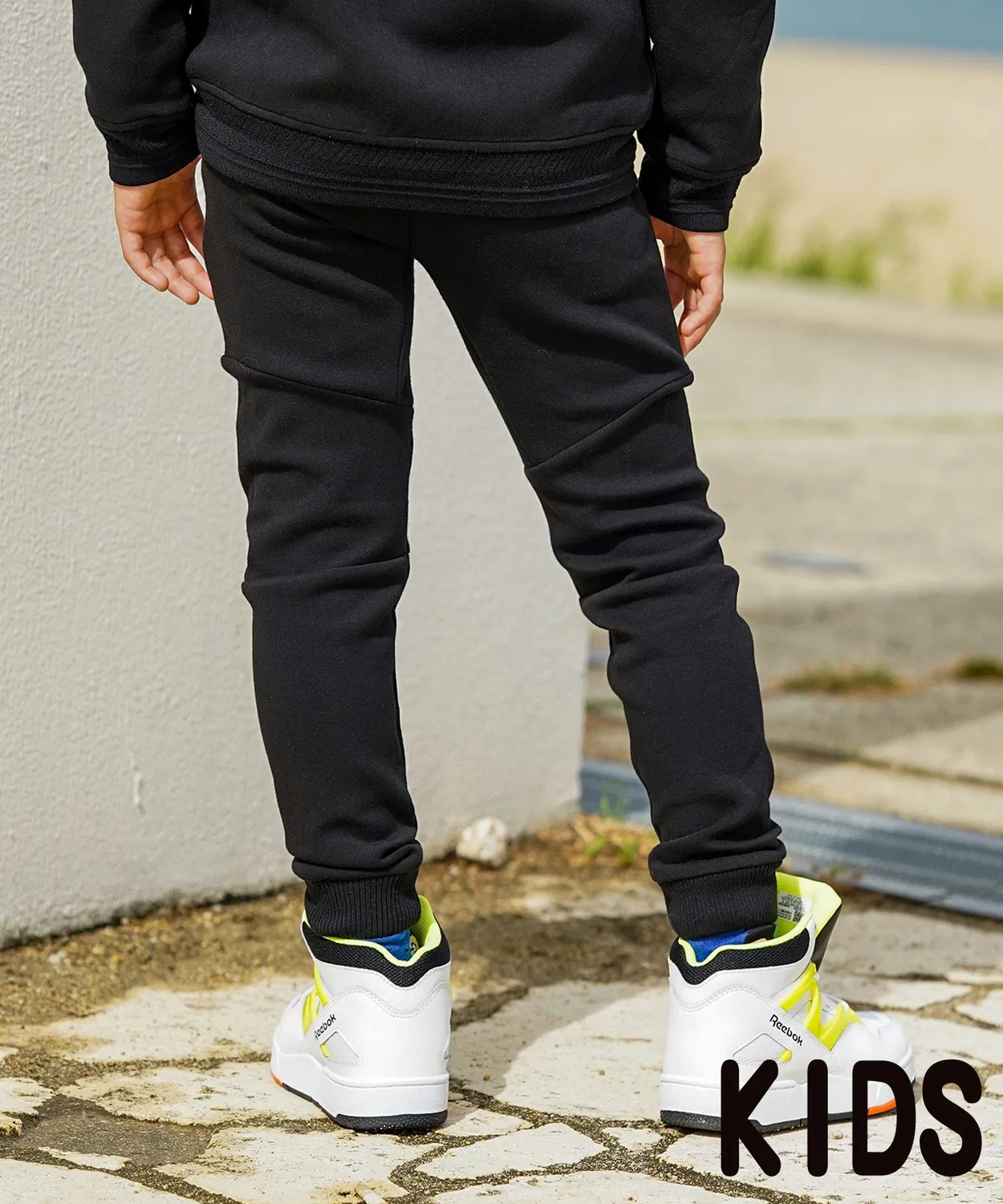 Спортивные штаны RTEG Neon&E ZIP SWPT Kids чёрные — фото 3