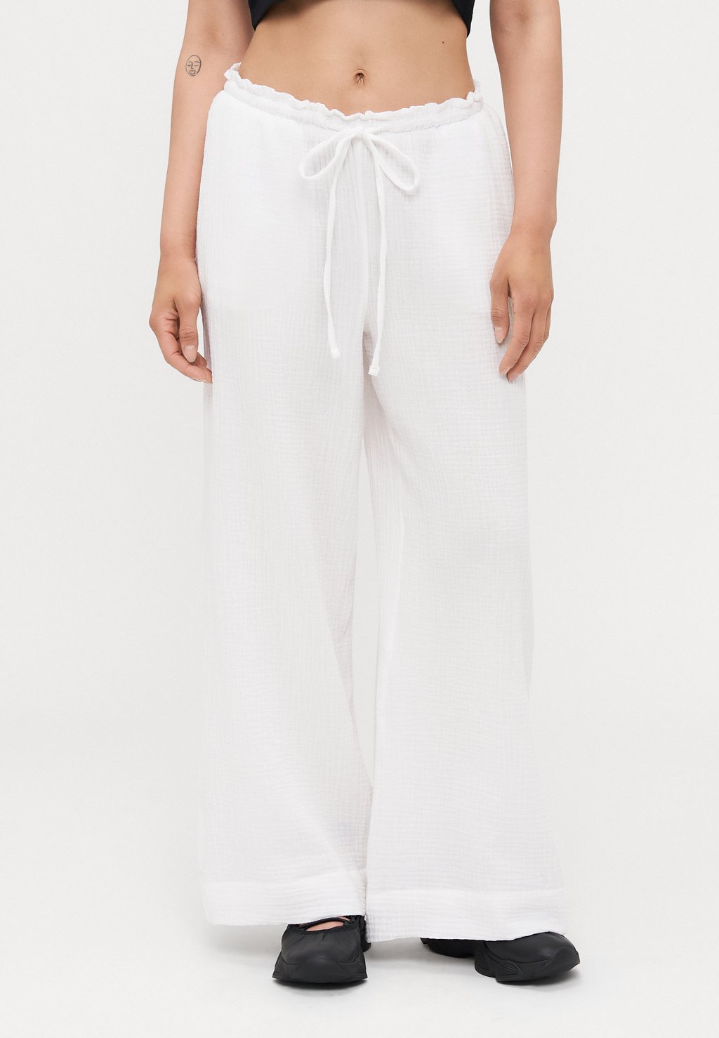 

Брюки TROUSERS Gina Tricot Petite, белый