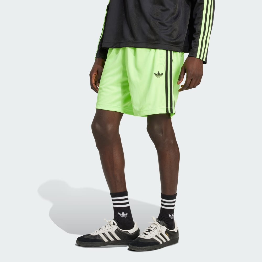 

Шорты Adidas Adicolor Jacquard Shorts, цвет Signal Green/Black