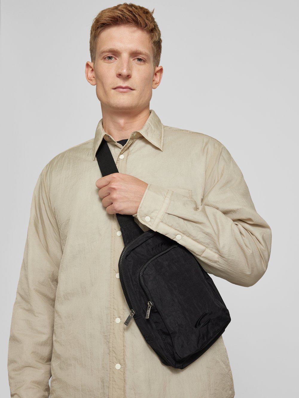 

Рюкзак с пришитыми этикетками модель 'JOURNEY SLING' camel active, черный