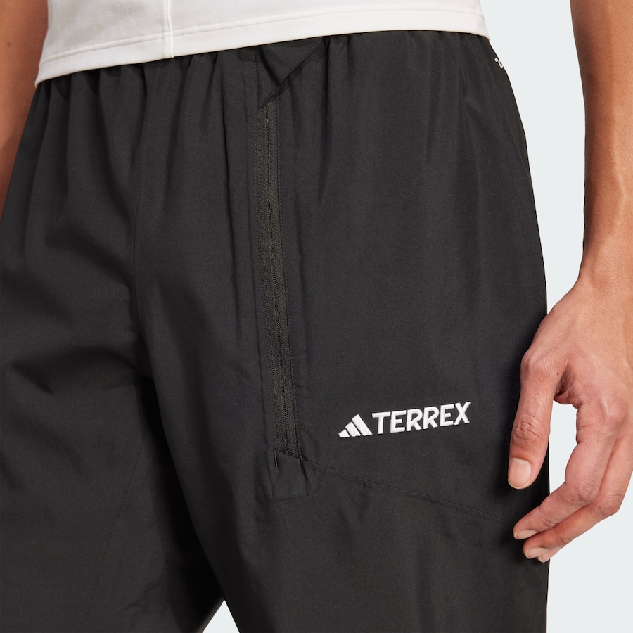 Свободные брюки для активного отдыха ADIDAS TERREX Multi Climaproof Two-Layer Rain Pants, черный — фото 4