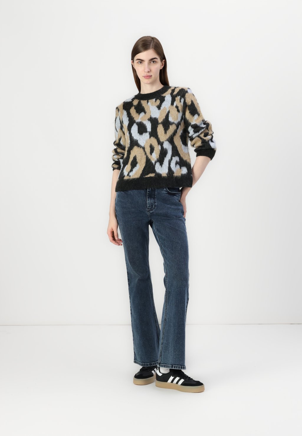 

Расклешенные джинсы FIERCE FLARE Wrangler, темно-синий деним