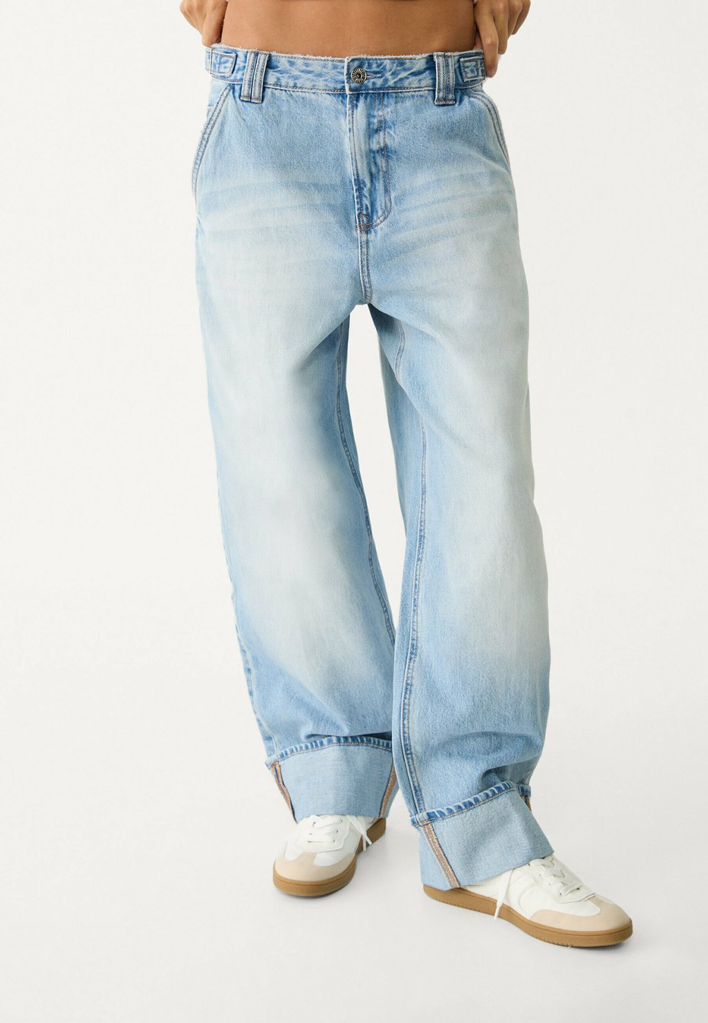 

Джинсы свободного кроя Stradivarius, цвет Mottled Royal Blue
