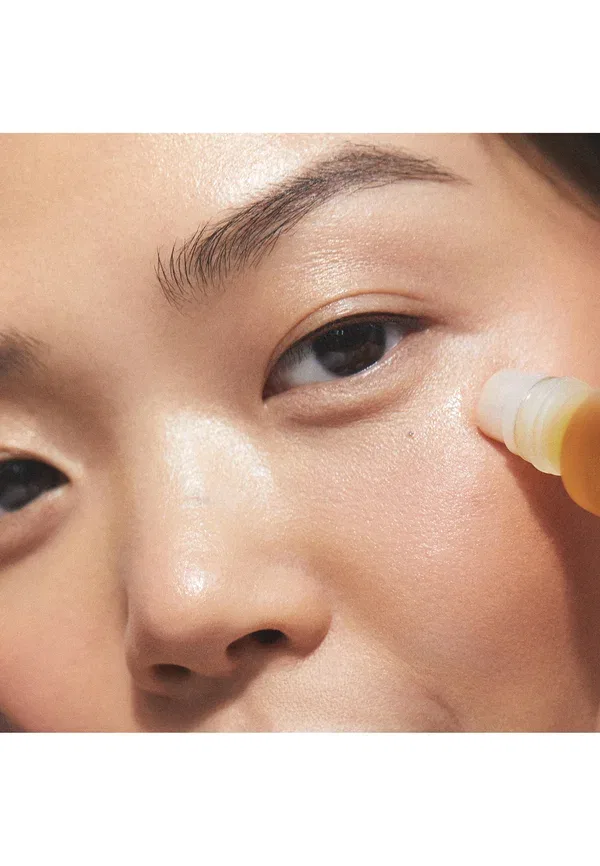 Масло для ухода за кожей вокруг глаз Kora noni Radiant Eye Treatment Oil - уход за глазами 10 мл Kora Organics — фото 3
