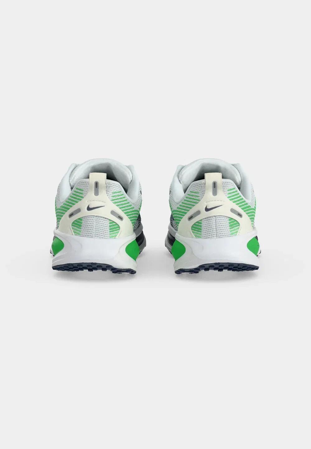 Vomero 18 унисекс - кроссовки для бега по улицам Nike Performance, White/Midnight Navy/Green Spark — фото 4