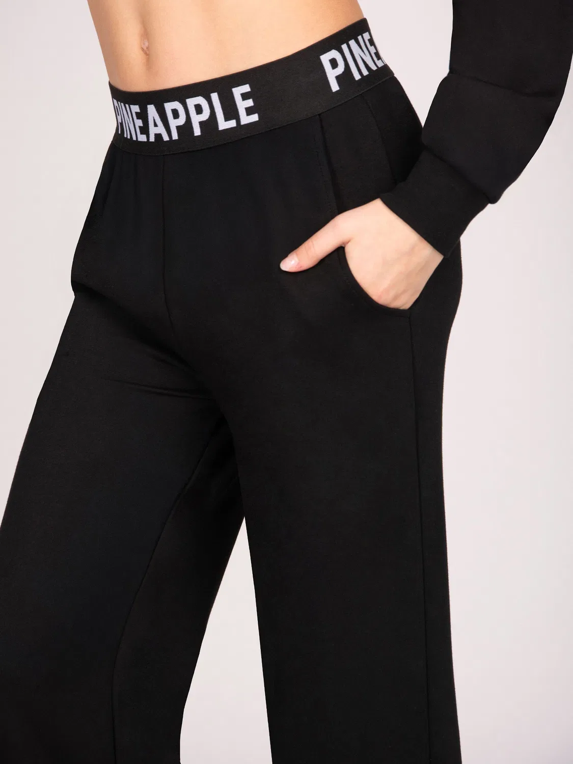 Джоггеры свободного кроя Pineapple Black Tape, черный — фото 3