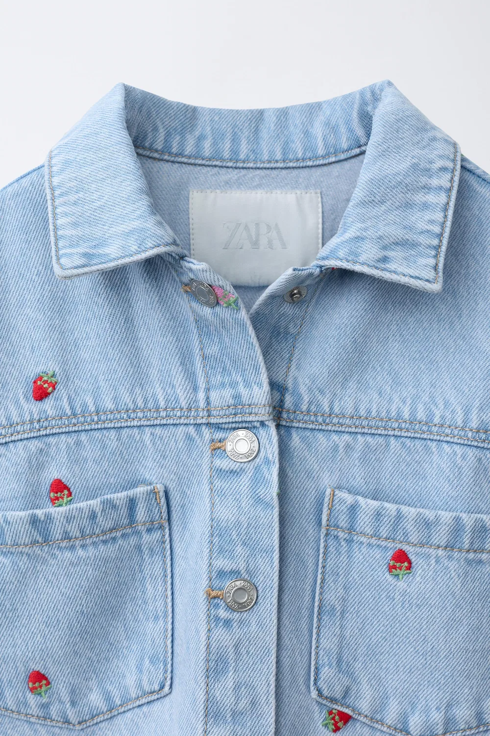 Джинсовая куртка с вышивкой «Клубника» ZARA, Light Blue — фото 3
