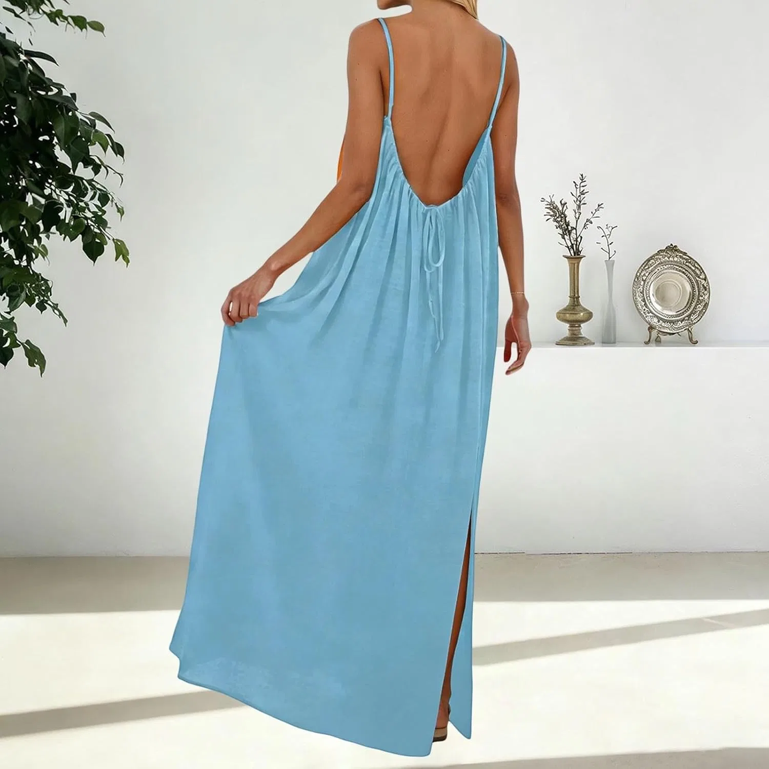 Женское летнее макси-платье на тонких бретелях с открытой спиной, Light Blue — фото 4