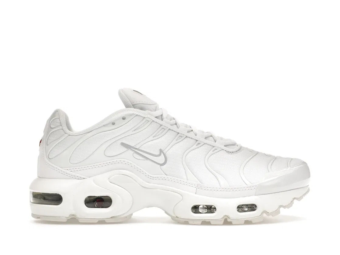 Детские кроссовки Lifestyle с технологией Tuned Air Nike Air Max Plus, White/Metallic Silver-White