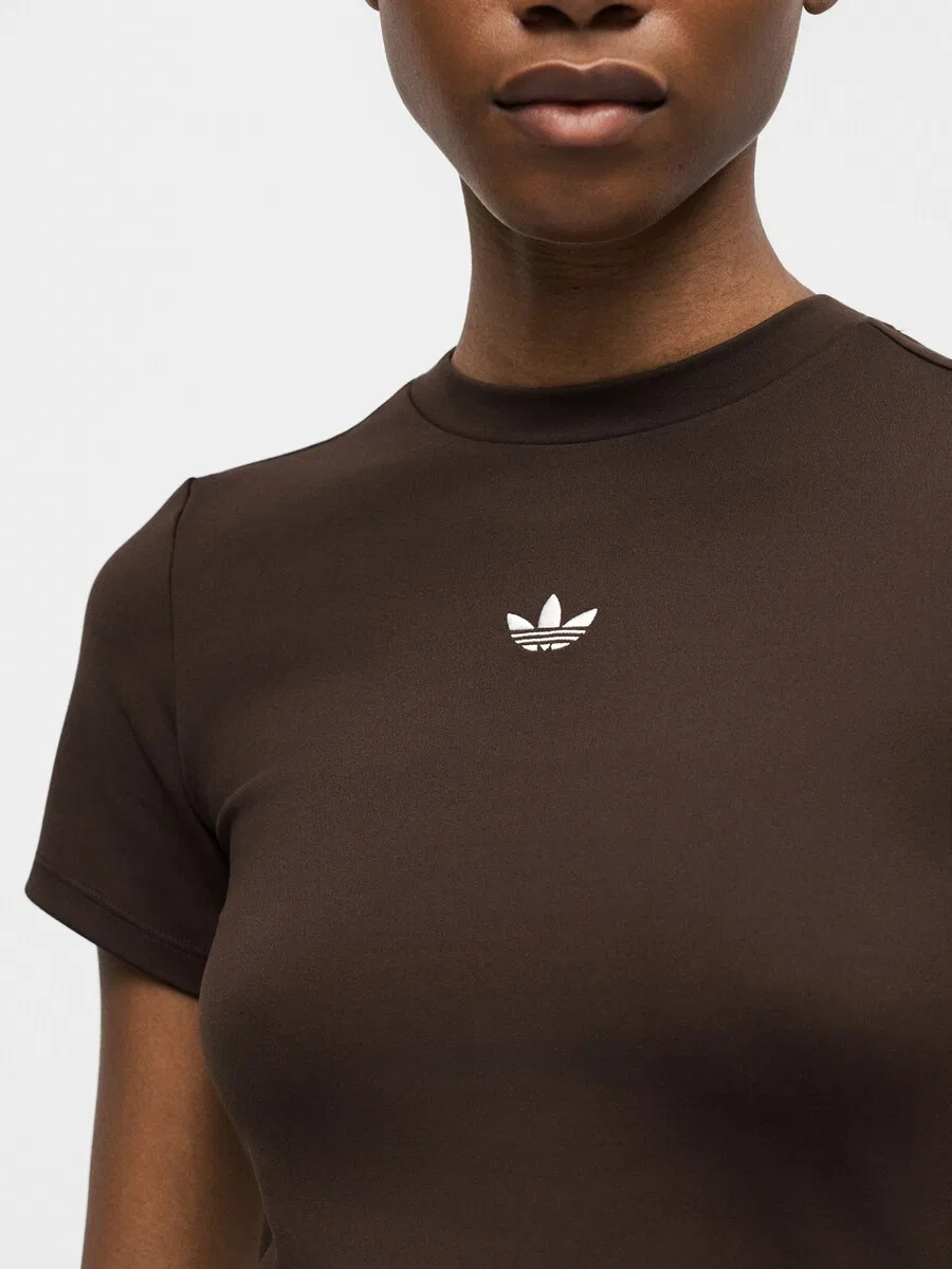 Футболка ADIDAS ORIGINALS 'ESSENTIALS' шоколадного цвета — фото 3